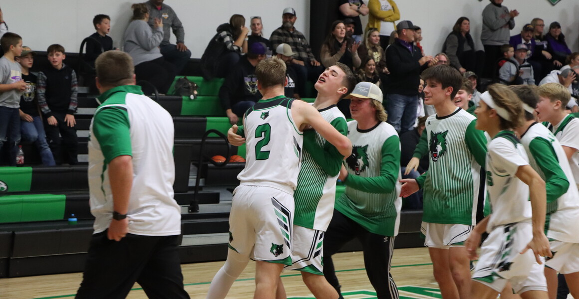 Loomis Public School - Loomis Boys Basketball